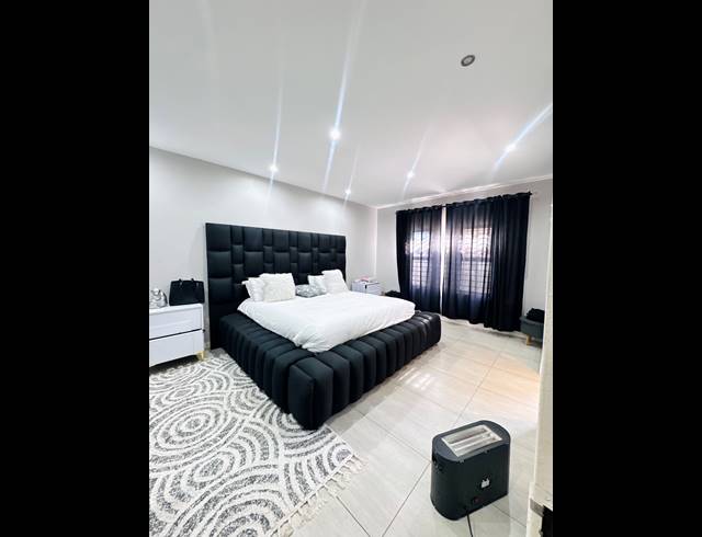 5 BEDROOM FREEHOLD FOR SALE IN ROCKDALE